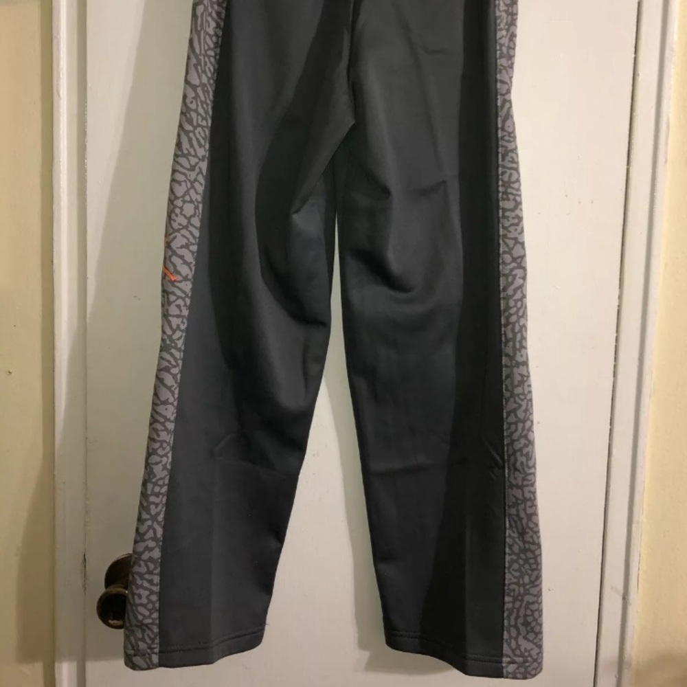 Nike Air Jordan Boys Sz M - YMD Elephant Print